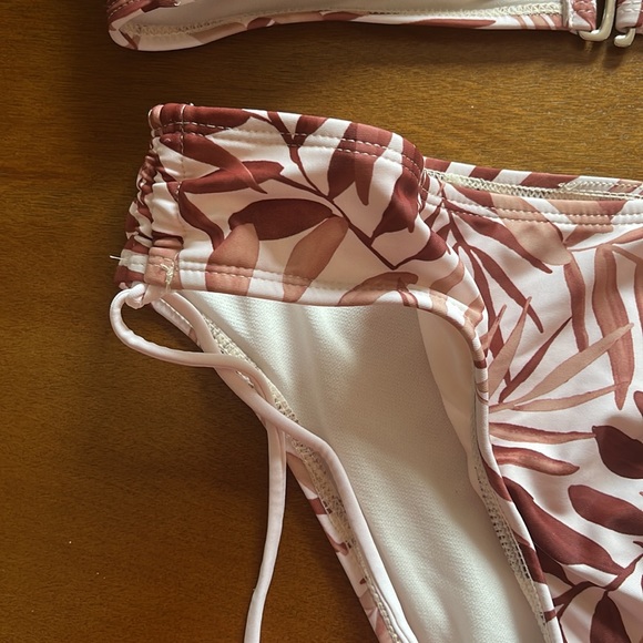Hurley 2 piece bathing suit - Picture 3 of 6